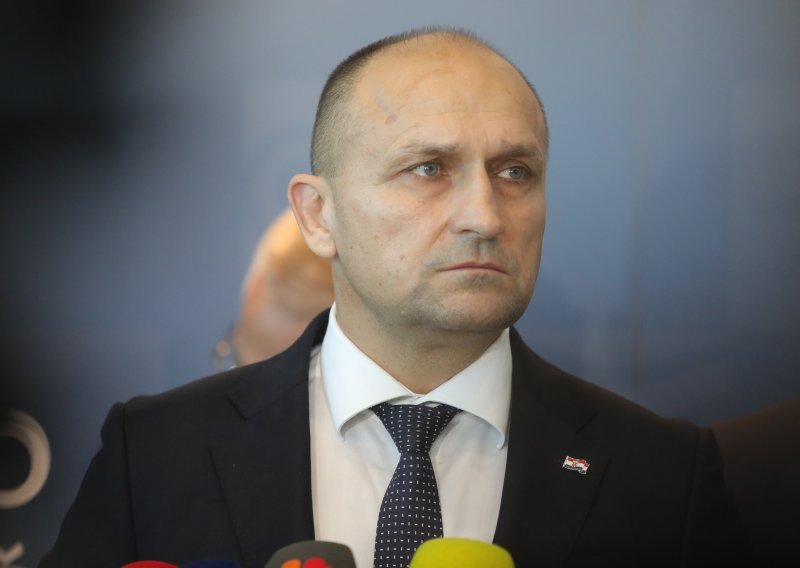 Ivan Anušić ponovno izabran za predsjednika osječko-baranjskog HDZ-a