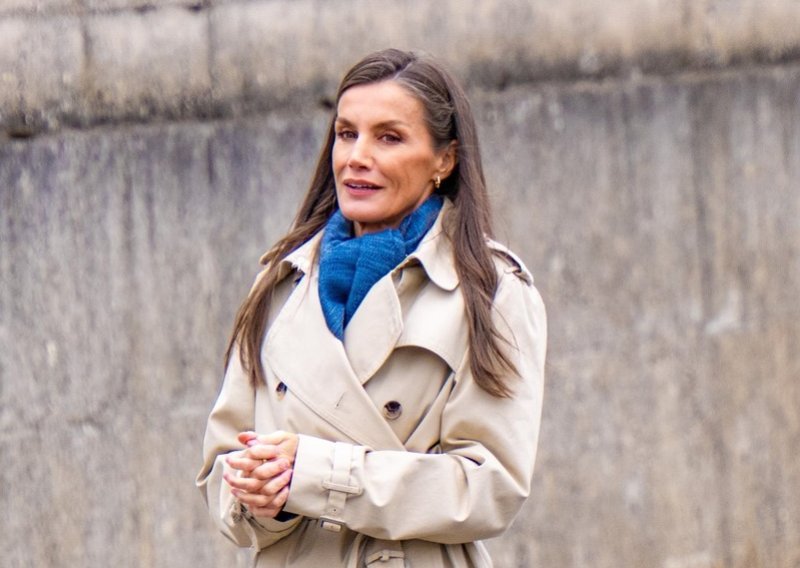 Outfit kraljice Letizije sjajan je za prijelazno razdoblje, ali cipele će vas iznenaditi