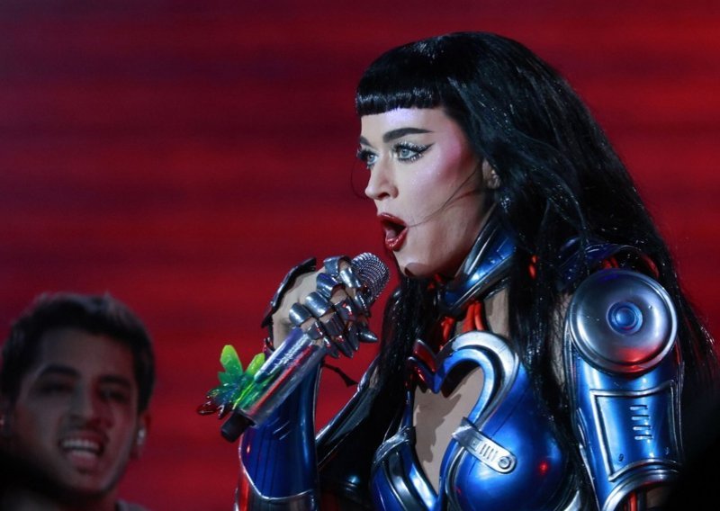 Katy Perry rođendan proslavila u zagrljaju kanadskog političara