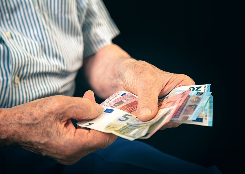 Božićnice za umirovljenike: Dio gradova već je objavio iznose i datume, evo kako se prijaviti