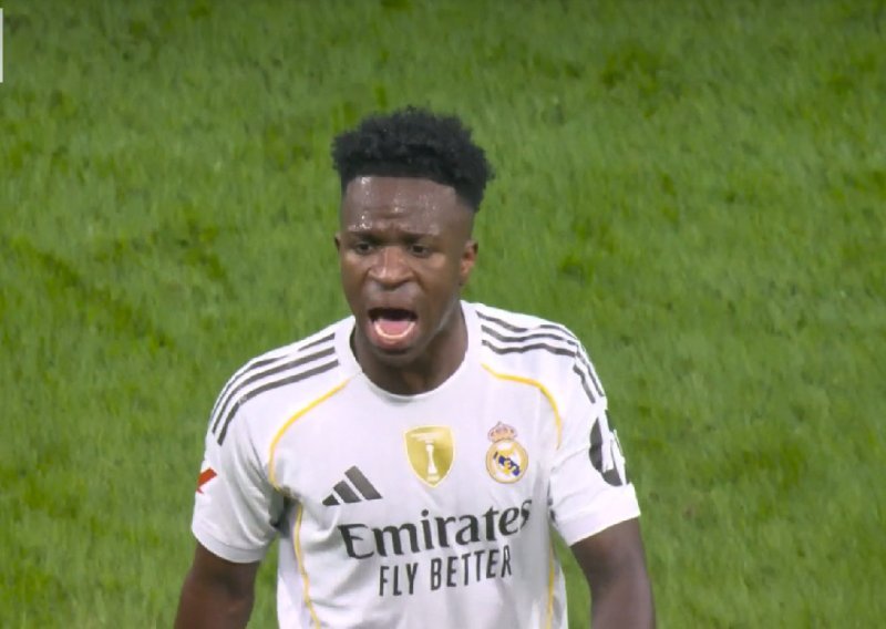 Pogledajte nervoznu i drsku reakciju Viniciusa kada ga je Alonso odlučio mijenjati