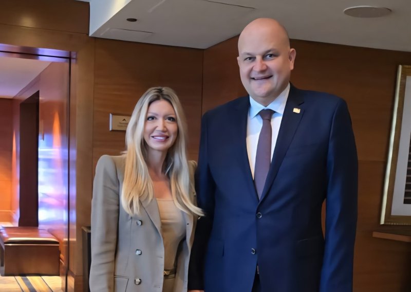 Blanka Mateša u moćnom odijelu: Chicago osvaja čistom elegancijom