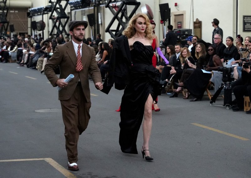 Nicole Kidman prošetala modnom pistom pa odala počast holivudskoj divi