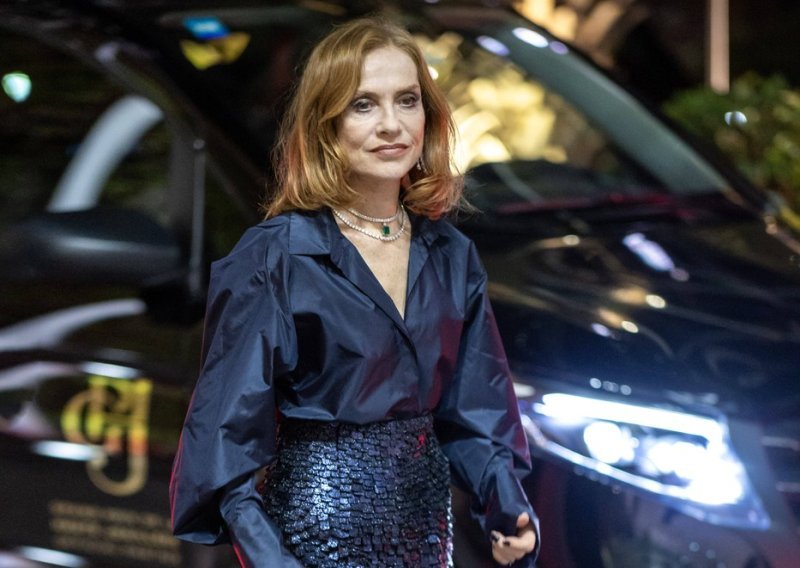 Skupocjeni nakit 72-godišnje Francuskinje samo su zasjenile ove efektne hlače