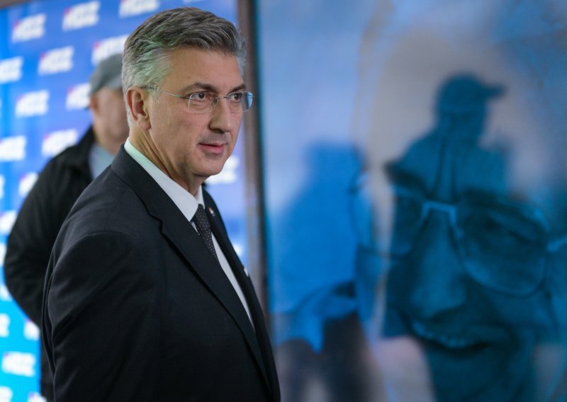 Plenković žestoko po Možemo!: 'Budi frajer Tomislave, pa zabrani sve!'