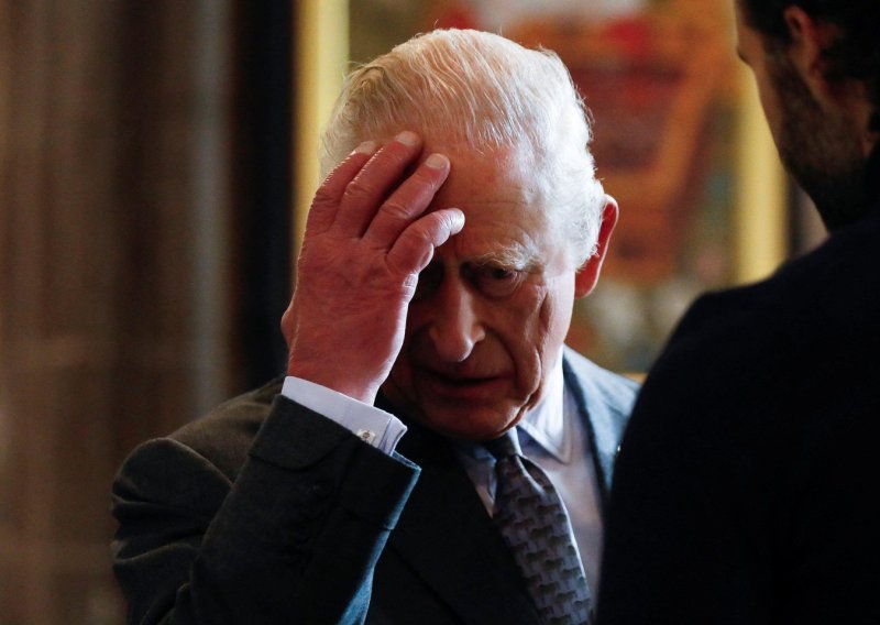 Sve zbog mlađeg brata: Tijekom službenog posjeta kralja Charlesa napao prosvjednik