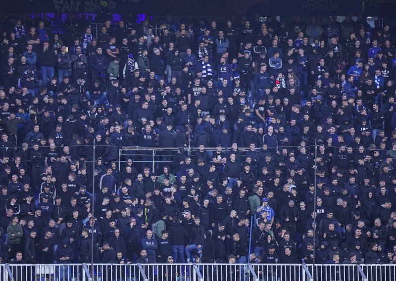 Navijači Dinama bijesni; evo što poručuju igračima, treneru i Bobanu