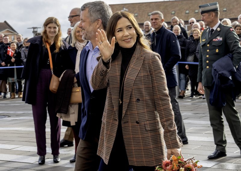 Ovo je najtraženiji komad jeseni: Nosi se uz sve, od traperica do haljina