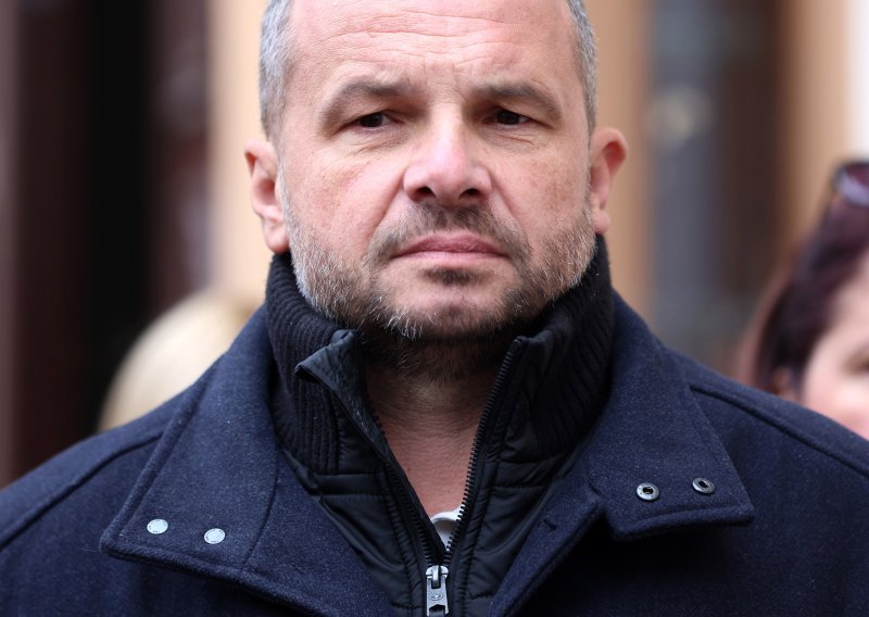 Šef SDP-a o spornom okruglom stolu: To se u Saboru ne radi, mora biti demarkacijska linija