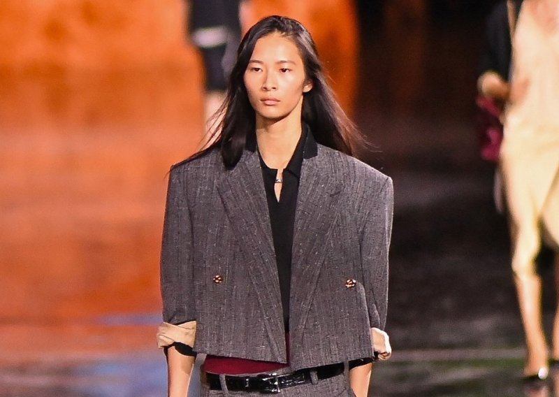 Zaboravite na uglancanu kožu i savršene detalje, iznošene torbe su hit, a cijene su im paprene