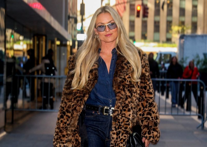 Tko bi prepoznao slavnu plavušu: Privukla sve poglede u upečatljivom kaputu