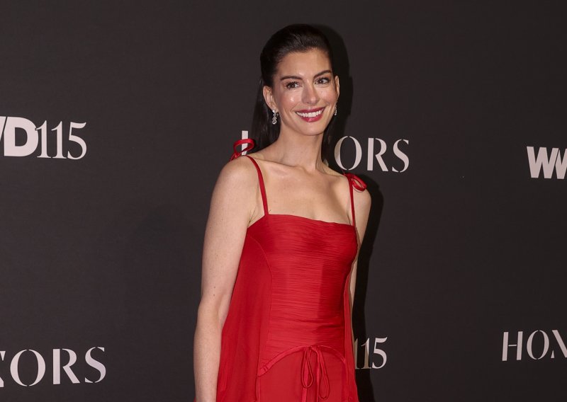 Poput princeze: Anne Hathaway sve je zasjenila u ovoj haljini s početka milenija