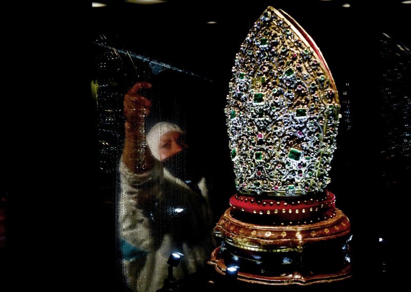 Louvre je trebao slušati savjete iz Napulja: Ovi dragulji vrijede stotine milijuna eura, ni mafija ih nije mogla unovčiti