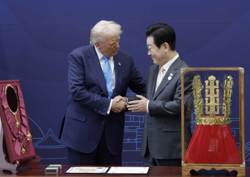 Počastili ga impozantnom krunom, ali to nije sve: Korejci su se baš 'isprsili' za Trumpa