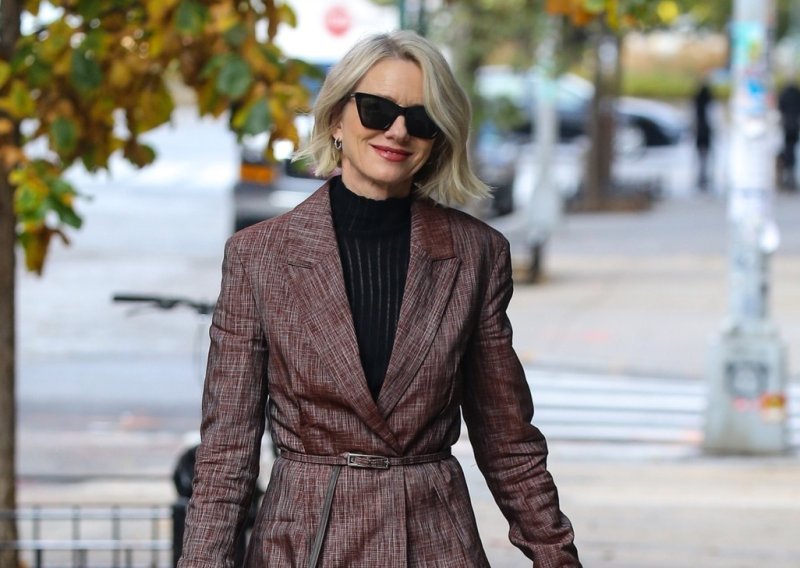 Slavna plavuša niže odlične stajlinge, ali ono o čemu se priča su fantastične torbe, jedna bolja od druge