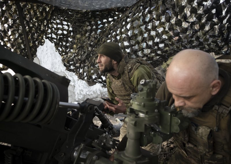 Ukrajinci oštetili ključnu rusku branu, objavljene snimke poplavljenih rovova