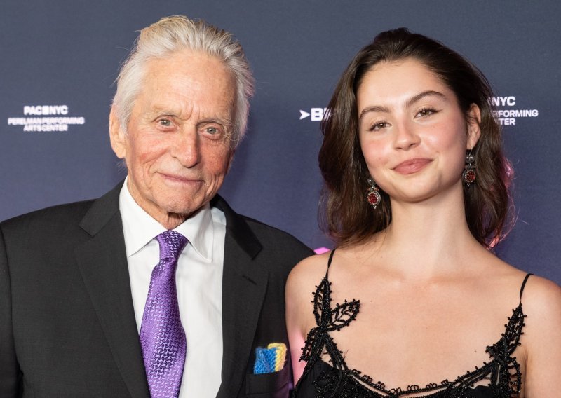 Kći Catherine Zeta-Jones otkrila svoju tajnu: Priznala da mamine stvari uzima - bez pitanja