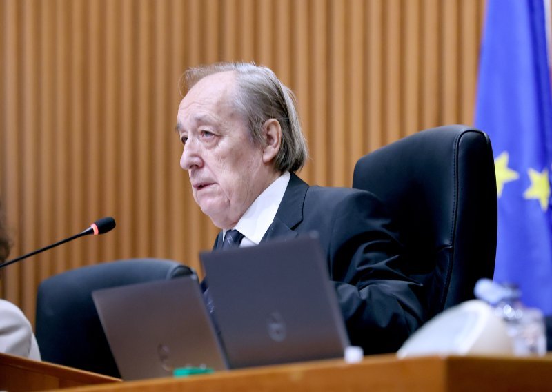 Radin: Zašto na prigodnoj kovanici eura nema dvojezičnog naziva grada Pule?