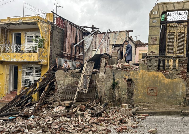 Melissa i dalje hara po Karibima: Santiago na Kubi razrušen zbog vjetra, u ruralnom dijelu poplave