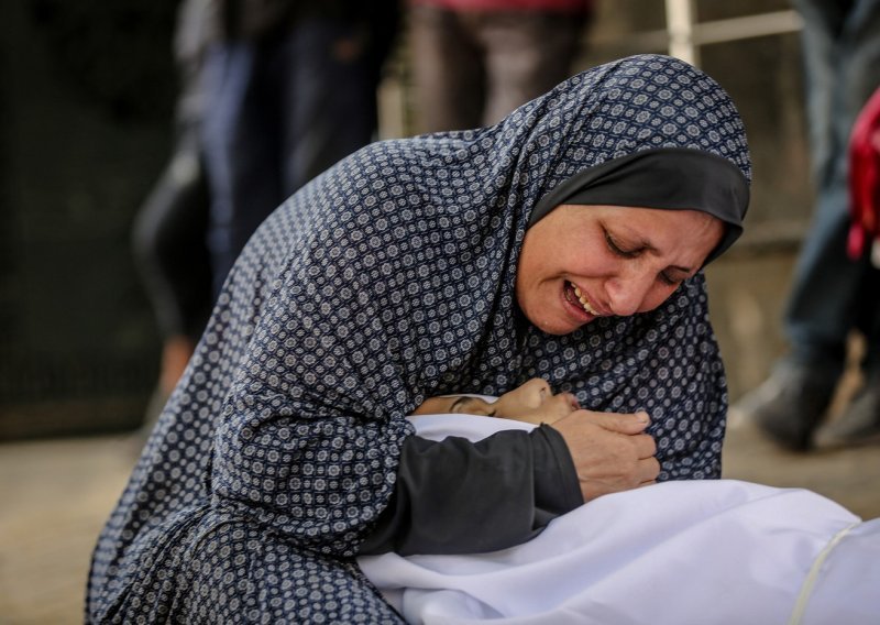 Izrael iz osvete bombardirao Gazu: U napadu poginulo više od 100 ljudi, uglavnom žene i djeca