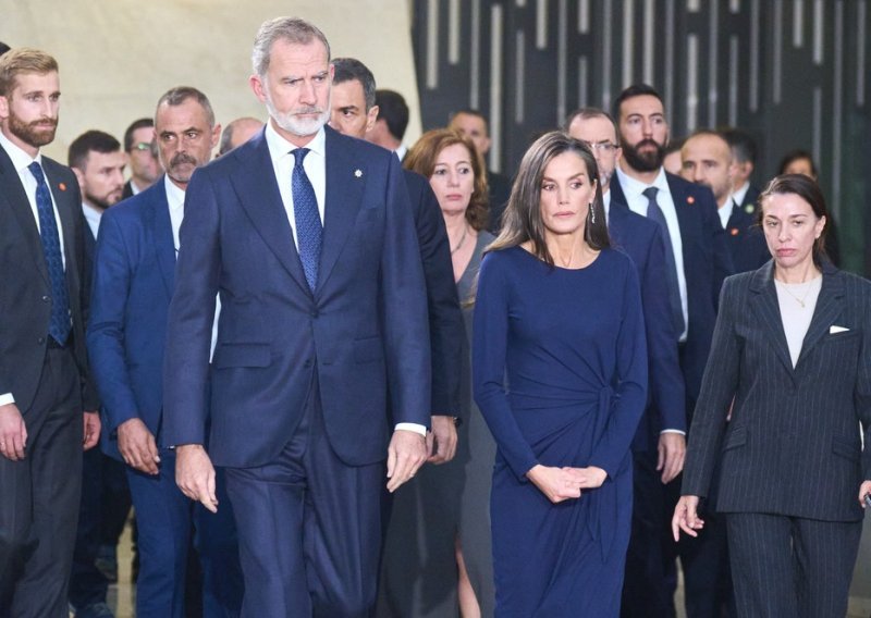 Kraljica Letizia osvanula u haljini koja struk čini posve vitkim: Ovaj detalj čini svu razliku