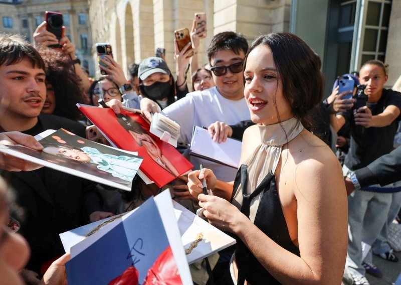 Svi samo govore o njezinoj novoj pjesmi, a sada je otkrila da na albumu pjeva na čak 13 jezika