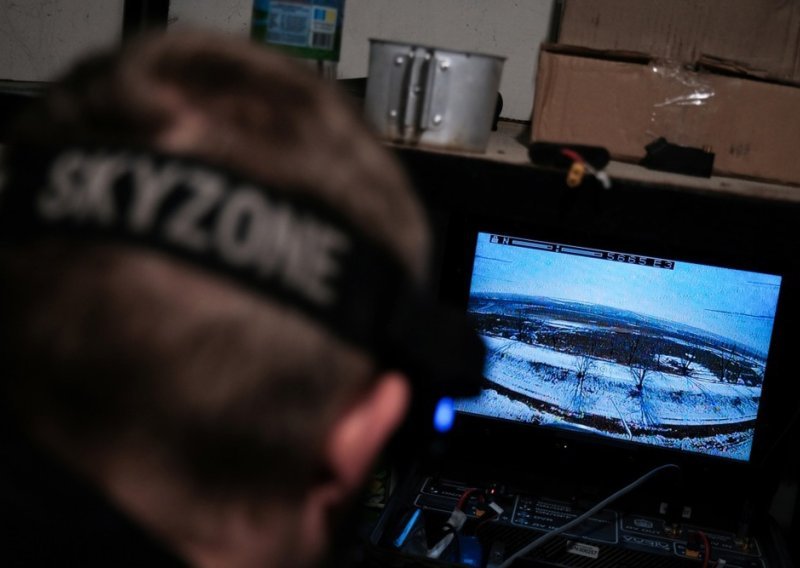 Rusija stotinama dronova i raketa napala ukrajinska energetska postrojenja