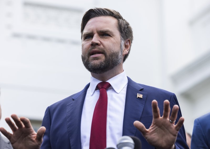 Vance brani Trumpa: 'Moramo testirati nuklearni arsenal kako bi znali da funkcionira'