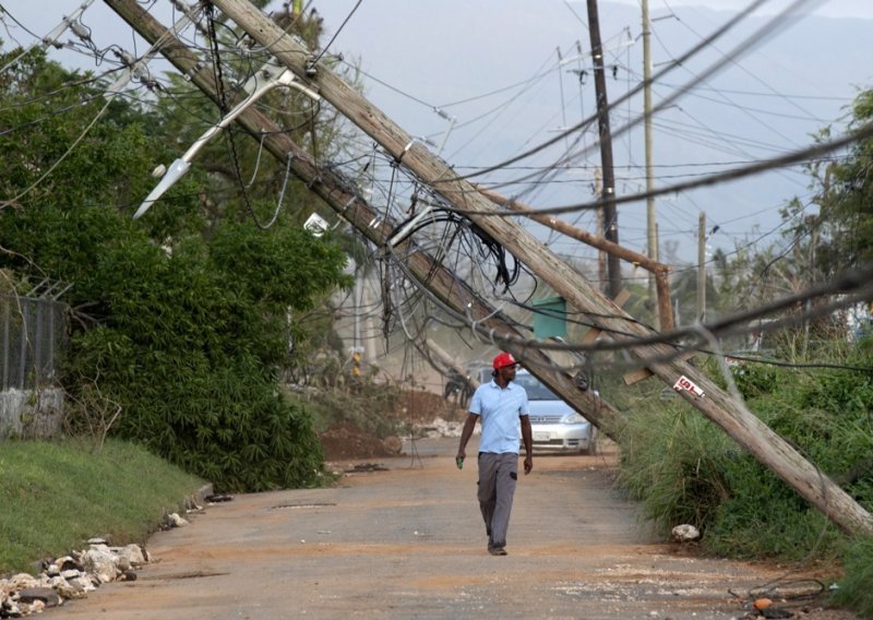 Otkriveno koliko je ljudi poginulo u uraganu Melissa: Stigli prvi avioni s pomoći