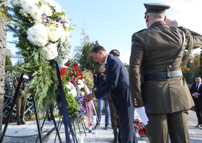 Jandroković na Mirogoju odao počast Nicolieru: 'Prisjećamo se civilnih i vojnih žrtava'