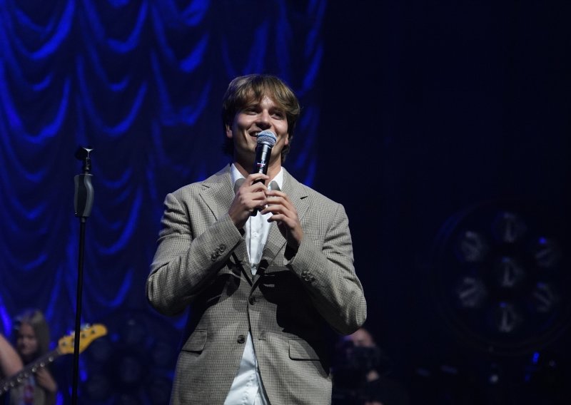 Tko je Jakov Jozinović? Od tinejdžera iz Supertalenta do regionalne zvijezde koja rasprodaje koncerte