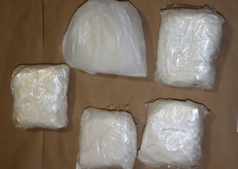 Pao diler u Zaprešiću: Policija mu u kući našla veliku količinu raznih droga