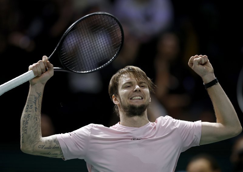 Teniska senzacija u Parizu: Kazahstan prvi put ima predstavnika u polufinalu Mastersa