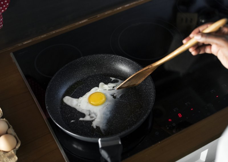 ‘Netoksično’ posuđe nije ono što mislite: Stručnjaci otkrivaju što se zapravo krije u vašoj tavi