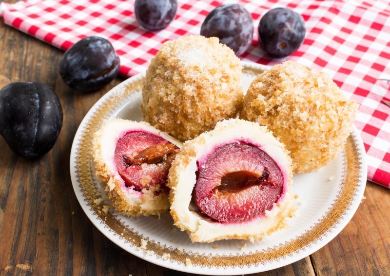 Baš kao bakine: Ovo je najjednostavniji, a najfiniji recept za knedle sa šljivama