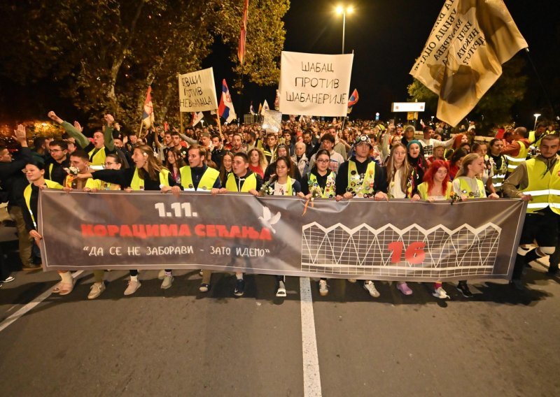 [VIDEO] Tisuće studenata stigle u Novi Sad: Pogledajte nestvarne scene s dočeka