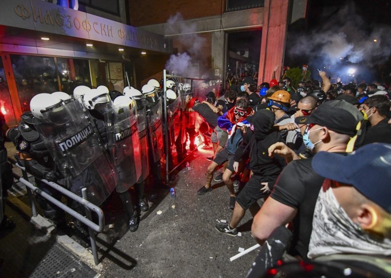 Ulice su gorjele, Vučić je kiptio, no ništa ga nije razbjesnilo kao propast posla s Trumpovim zetom