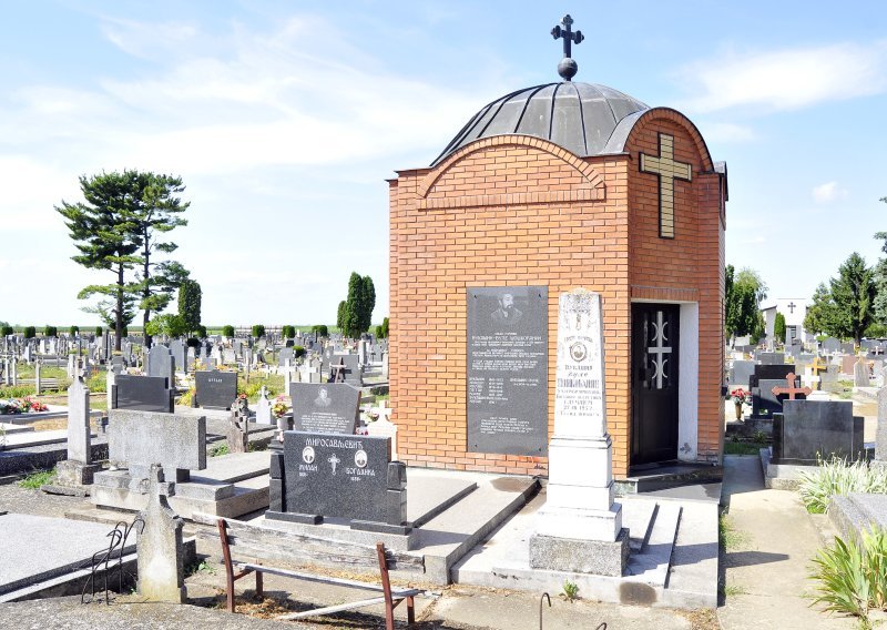 Započelo uklanjanje mauzoleja Vukašina Šoškoćanina u Borovu