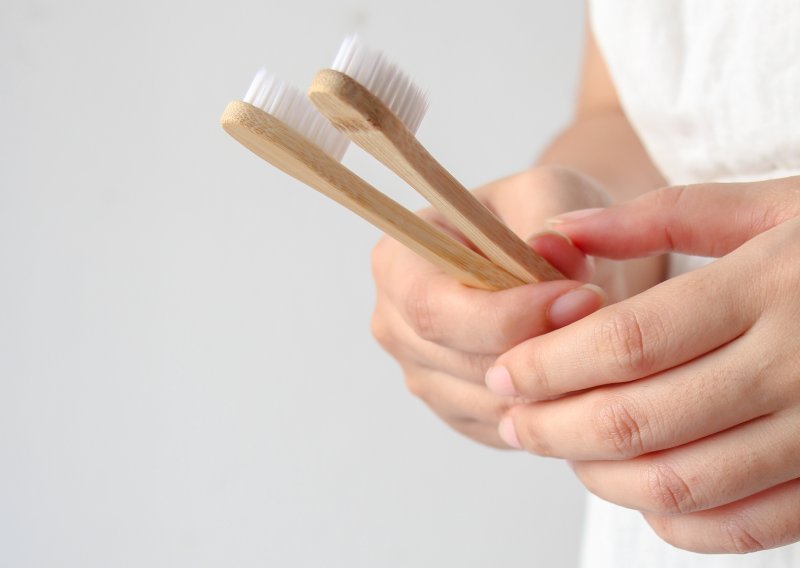 Istraživanje zabrinulo liječnike: Je li loša oralna higijena okidač za demenciju i moždani udar?