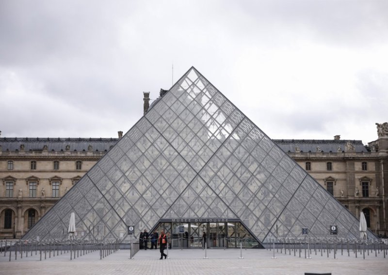 Pritvorena žena zbog sumnje da je sudjelovala u krađi u Louvreu