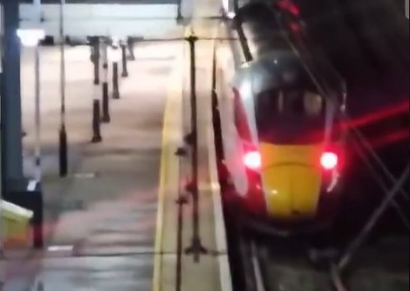 Više osoba izbodeno u vlaku u Engleskoj, policija uhitila dvije osobe