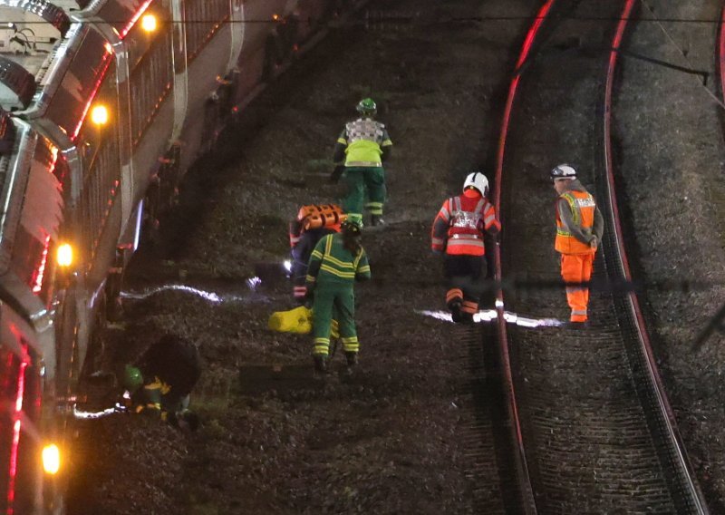 Napad nožem u Engleskoj, devetero se bori za život: Na teren poslane protuterorističke snage
