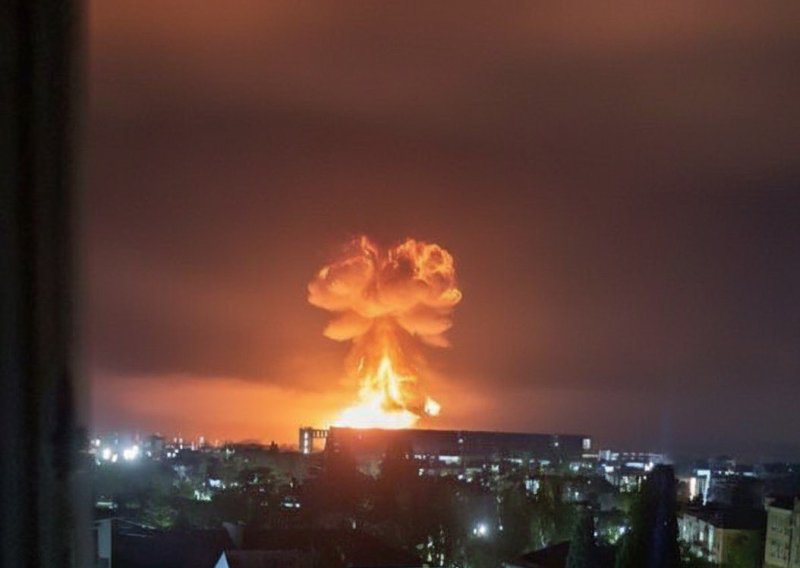 Veliki udar na crnomorsku luku: Eksplozije i požar u naftnom terminalu ruskog diva, oštećen i tanker