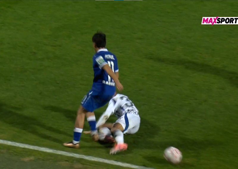 Je li Hajduk trebao ostati s igračem manje? Hodak je već bio opomenut kad je ovo napravio