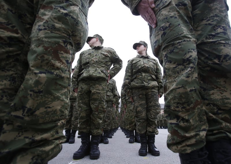 Državljanima BiH, koji će u Hrvatskoj služiti vojni rok, prijeti oduzimanje državljanstva?