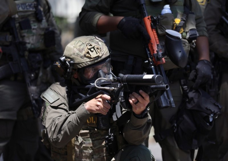 Trump kritičarima ICE-a: Racije protiv imigranata nisu otišle dovoljno daleko