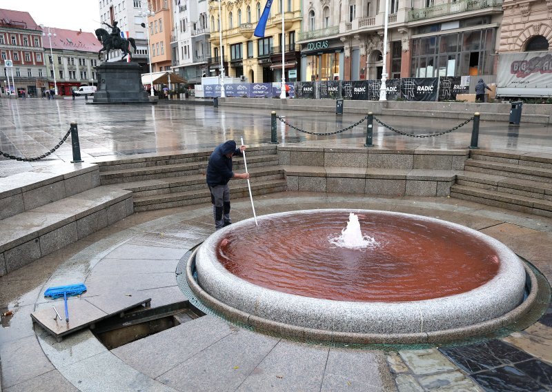 FOTO Prizor u centru Zagreba iznenadio građane: Voda u Manduševcu obojena u crveno