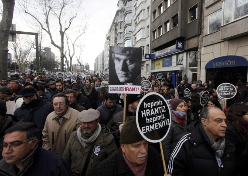 Prosvjed u Istanbulu: Svi smo mi Hrant Dink!