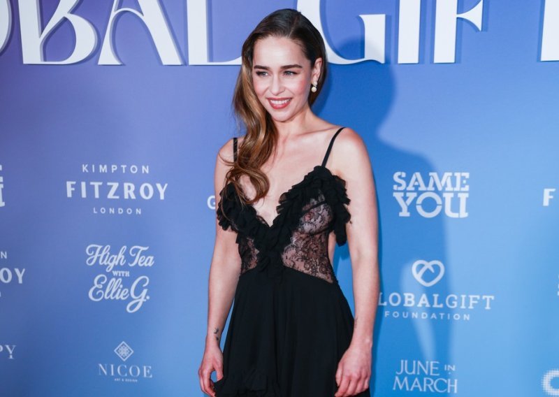 Dugo je nismo vidjeli, a onda je zapanjila pojavom u prozirnoj haljini