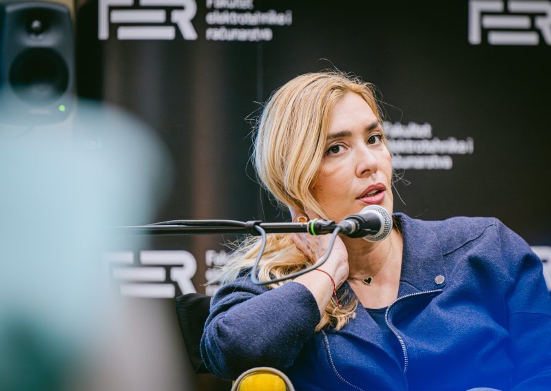 Tportalova čitaonica počela s radom: Evo kako generacija Z čita Olju Knežević